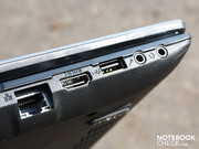 Bei den Anschlüssen ist nur das Notdürftigste im Programm. HDMI gehört immerhin ebenso dazu