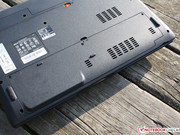 Die Unterseite hat eine große Wartungsklappe: HDD 2.5-Zoll, WLAN miniPCIe, 2xRAM Module