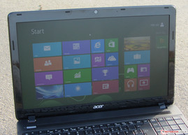 Das Acer Travelmate P253-M im Außeneinsatz.