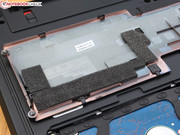Die HDD ist nicht direkt am Chassis verschraubt,