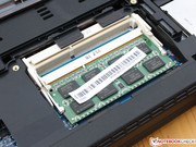 Der Arbeitsspeicher kann weiter aufgerüstet werden (1x 4096MB gesteckt).