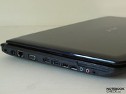 ...werden Linkshänder nicht so begeistert sein. Außerdem liegen die USB-2.0-Ports links sehr eng beieinander.
