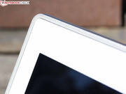 Absolut gesehen sind die Unibody-Klassiker MacBook Air 13 und Asus Zenbook UX31A stabiler.