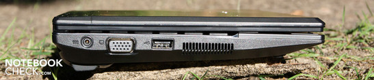 Linke Seite: AC, VGA, USB 2.0