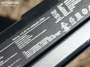 Das sind zwar nur 4.400 mAh, aber für starke Laufzeiten reicht es trotzdem.
