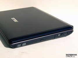 Asus N20A Rechte Seite: Optisches Laufwerk, Kopfhörer (S/PDIF), Mikrofon, USB-2.0, Kensington Lock