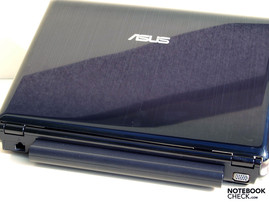 Asus N20A Rückseite: RJ-45 (LAN), Akku, VGA