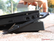 Leider dockt der Laptop auch ohne die Hebelfunktion ab,
