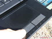 Das Touchpad ist für unseren Geschmack zu glatt, die Gummi-Tasten haben aber ein sehr gutes Feedback.