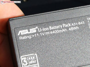 Auf den Akku mit seinen 48 Wattstunden gewährt Asus eine dreijährige Garantie auf die korrekte Funktion.