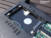 Die Seagate Festplatte darunter