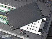 Die HDD-Abdeckung besteht aus Aluminium.