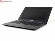 Asus lässt sich nicht auf komplizierte Gelenke ein sondern macht es klassisch.