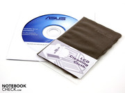 Der Zubehör-Karton bleibt so gut wie leer. Selbst die Recovery-DVDs muss man sich jetzt selbst brennen. Im Bild die Treiber CD und das Poliertuch.