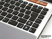 Die Tastatur fällt leider aus der Reihe. Der Anschlag ist weich und das Feedback schwammig.