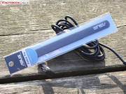 Asus liefert wie üblich einen Kabelbinder mit.