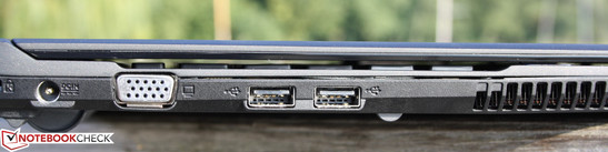 Das Asus U36SD ist nur 1.67 Kilogramm schwer und hat trotz der schmalen Base-Unit eine hohe Festigkeit.