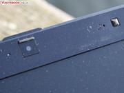 Schwächen gibt es bei den Unterhaltungs-Eigenschaften: Die Webcam löst mit 0.3 MP sehr gering auf,