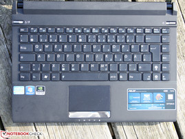 Tastatur: Knackiger Druckpunkt, fester Anschlag