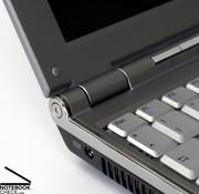 Das Gehäuse des Asus A6S weist auch eine gute Stabilität auf. Ermöglicht wird dies...