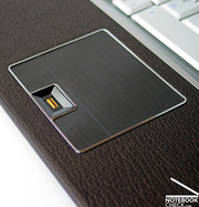 Das Touchpad selbst lässt sich ebenso angenehm bedienen, die beiden Touchpad Tasten können da leider nicht mithalten.
