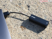 Hierfür liegen diese beiden Adapter im Karton.