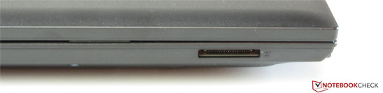 An der Vorderseite sitzt das Speicherkartenlesegerät (SD, SDHC, SDXC, MMC).