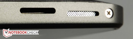 Lautsprecher-Knirps und Karten-Slot.
