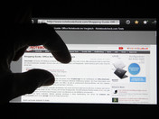 Die übliche Multi-Touch Bedienung mit den Fingern,