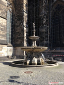 Kölner Dom: Springbrunnen