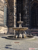 Kölner Dom: Springbrunnen HDR