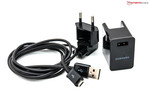 Ein modulares USB-Netzteil mit Kabel und EU-Stecker.