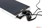 Sony legt ein In-Ear-Headset bei. Der Klang ist in Ordnung.