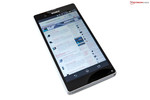 Helle 5-Zoll-TFT-Anzeige mit 1.080 x 1.920 Pixel (443 DPI).