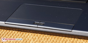... der deplatzierte Fingerprintreader nervt.
