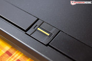 Die Soft-Touch-Touchpadtasten sind sehr gut gelungen, der Fingerprintreader liegt zentral dazwischen.