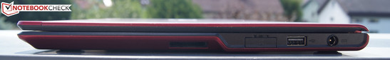 Rechte Seite: SD-Card-Reader, SIM-Card-Slot, USB 2.0, Strom