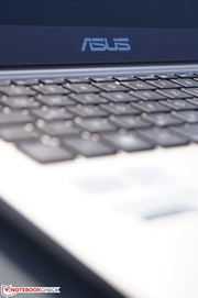 Sehr angenehm betippt sich die Chiclet-Tastatur...