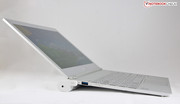 ... und ist dank Full-HD IPS Panel sogar seitlich sehr gut und scharf einsehbar, ...