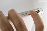 Leider werden keine normalgroßen SD Karten mehr ausgelesen (z.B. für Kameras), sondern lediglich Micro-SD Karten (z.B. für Smartphones).