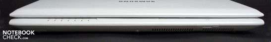 Front: Status-LED`s links, Cardreader rechts