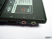 weit vorne angebrachte Audio und USB Ports können nicht nur für Linkshänder bei angeschlossener Peripherie einschränkend wirken