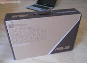 Das Ultrabook kommt nicht in einem überstylten, aber nett gestalteten Karton.