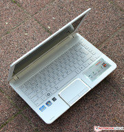 Das Gehäuse ist abgesehen von einigen Schönheitsfehlern sauber verarbeitet...
