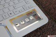 Das Satellite L830-10F wird als Multimedia-Subnotebook verkauft...
