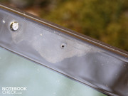 Empfindlich ist auch der Display-Rand: Hier sind es Fingerabdrücke, welche der Optik stark zusetzen.