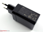 Es wiegt nur 99 Gramm. Das USB-Datenkabel kann abgezogen werden.