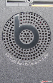 Der Subwoofer sitzt auf der Unterseite des Notebooks.