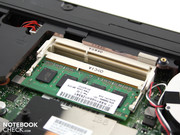 Der Arbeitsspeicher ist mit 2 GB knapp bemessen, kann aber leicht aufgerüstet werden.
