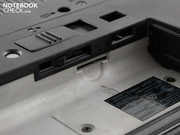 Mit dem integrierten HSDPA-Modul, inkl. GPS-Ortsbestimmung, können Anwender auch unterwegs auf das Internet zugreifen. Leider sitzt die SimCard sehr fest.
